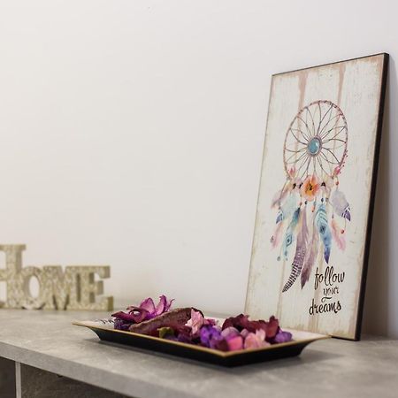 Lovely Home At West Residence オラデア エクステリア 写真
