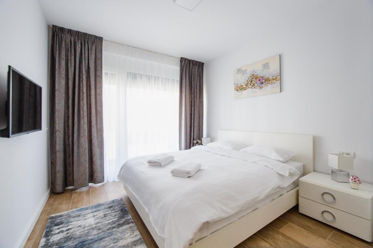 Lovely Home At West Residence オラデア エクステリア 写真
