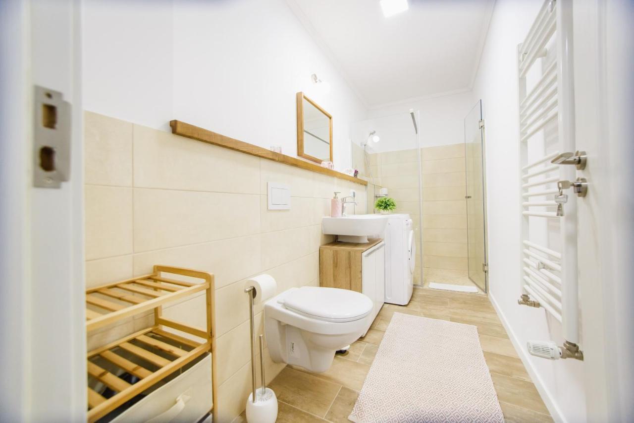 Lovely Home At West Residence オラデア エクステリア 写真