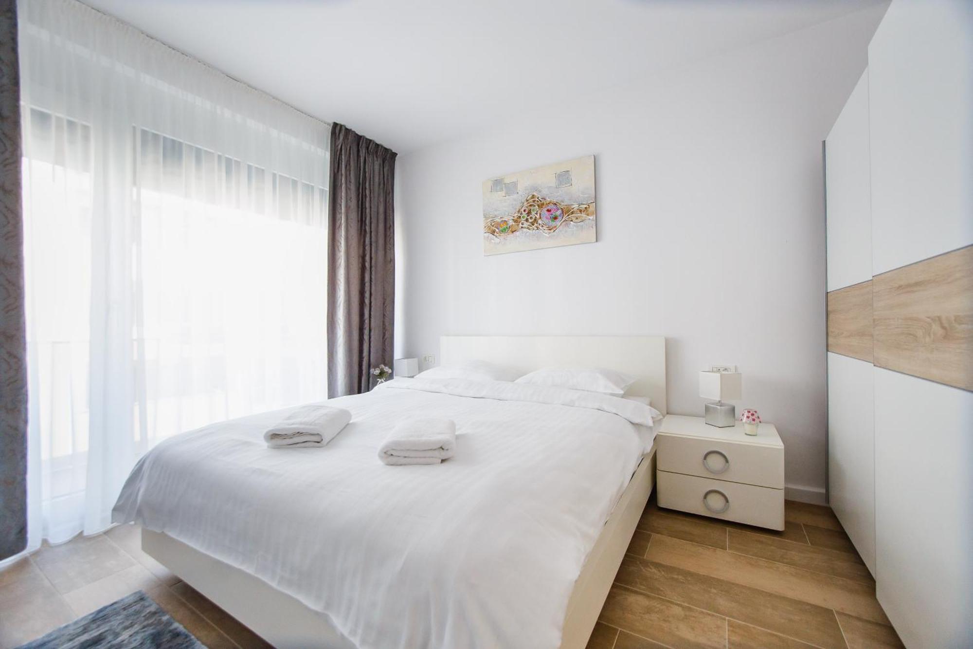 Lovely Home At West Residence オラデア エクステリア 写真