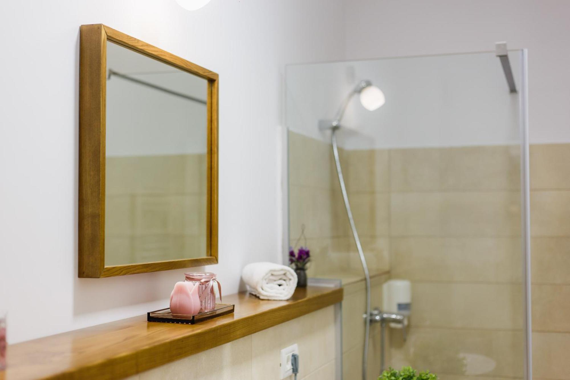 Lovely Home At West Residence オラデア エクステリア 写真