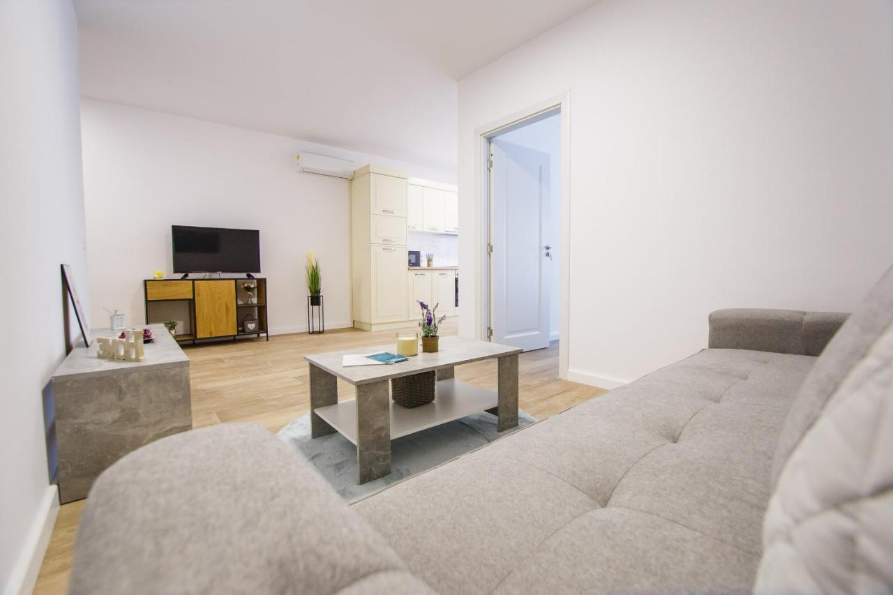 Lovely Home At West Residence オラデア エクステリア 写真