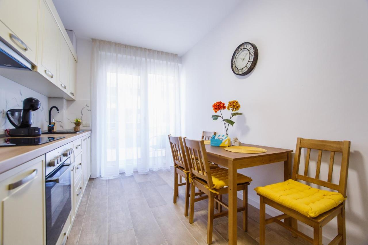 Lovely Home At West Residence オラデア エクステリア 写真