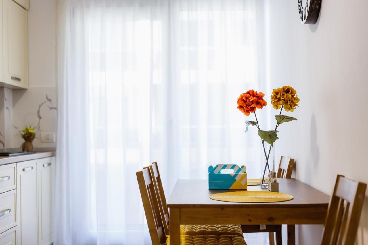 Lovely Home At West Residence オラデア エクステリア 写真