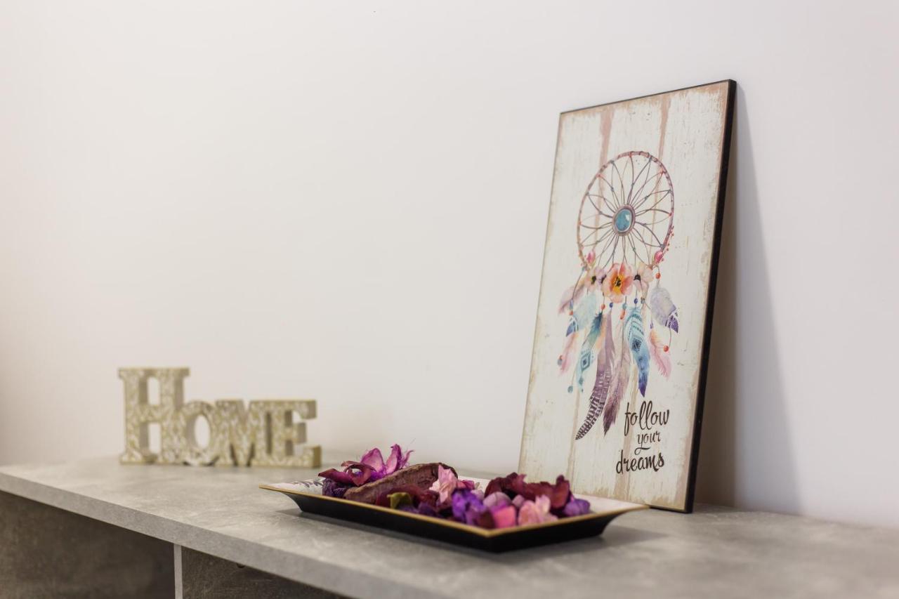 Lovely Home At West Residence オラデア エクステリア 写真