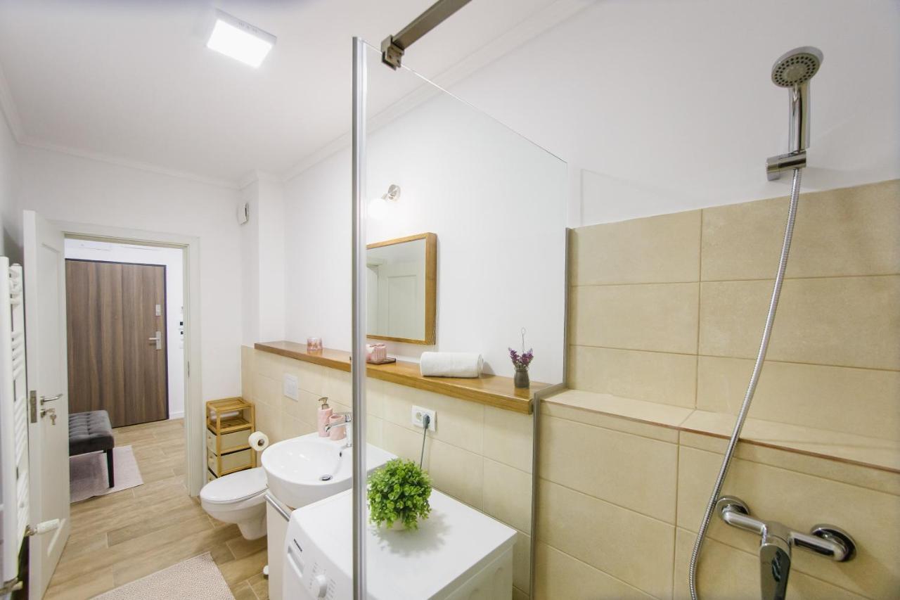 Lovely Home At West Residence オラデア エクステリア 写真